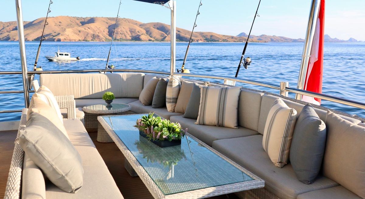 GRAND MALOEKOE yacht charter 3