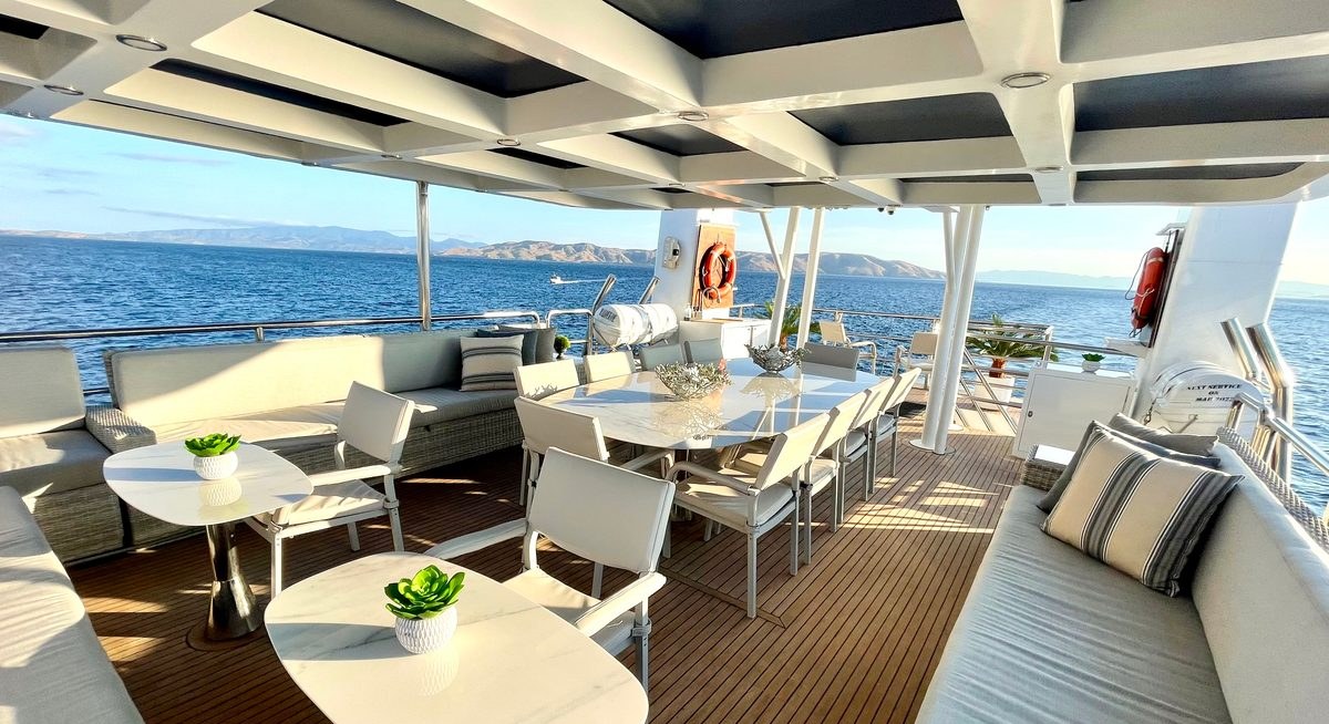 GRAND MALOEKOE yacht charter 4