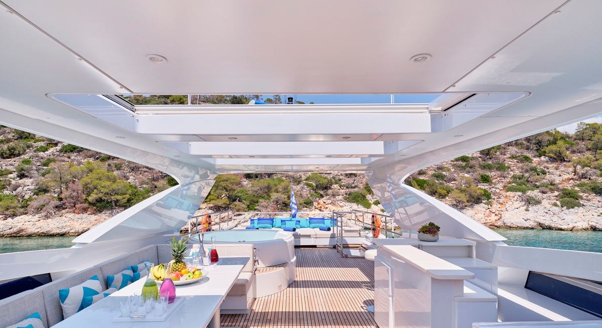 HAKUNA MATATA yacht charter 4