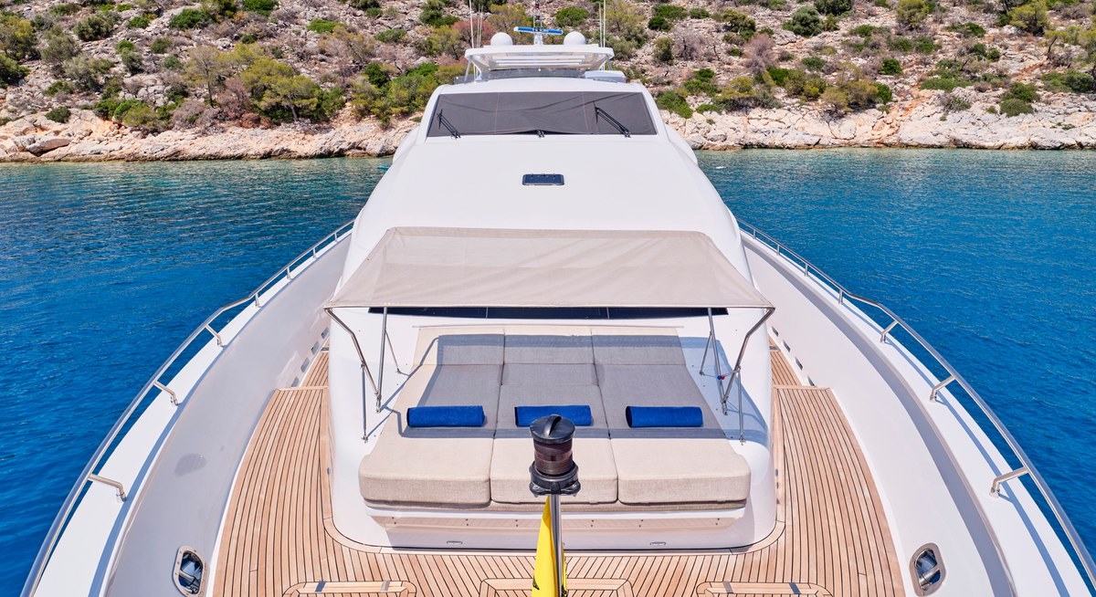 HAKUNA MATATA yacht charter 2