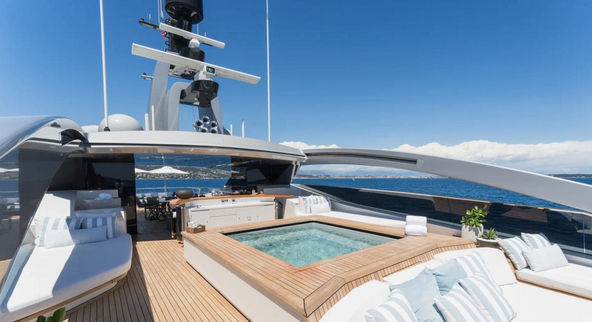HALO yacht charter 3