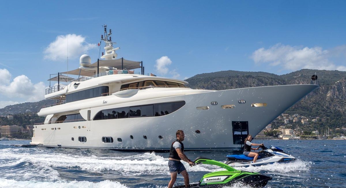 HANA yacht charter 1