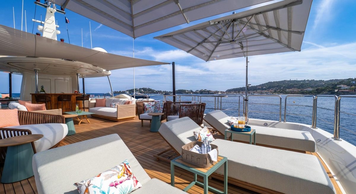 HANA yacht charter 3