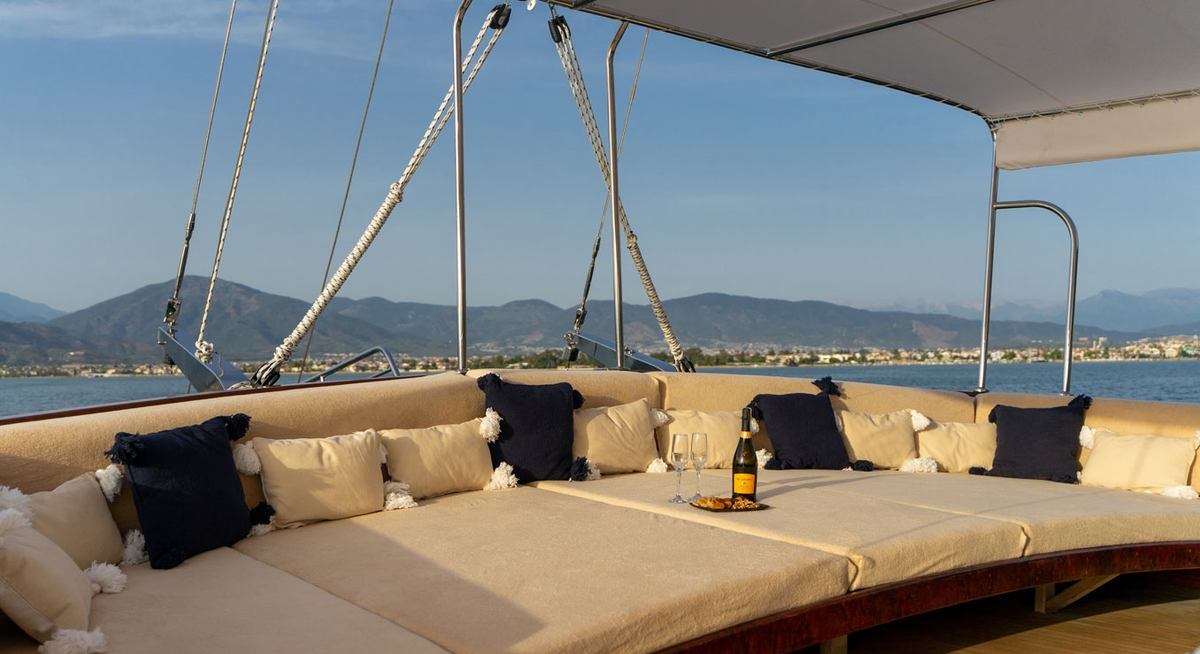 HAPPY DAYS yacht charter 2