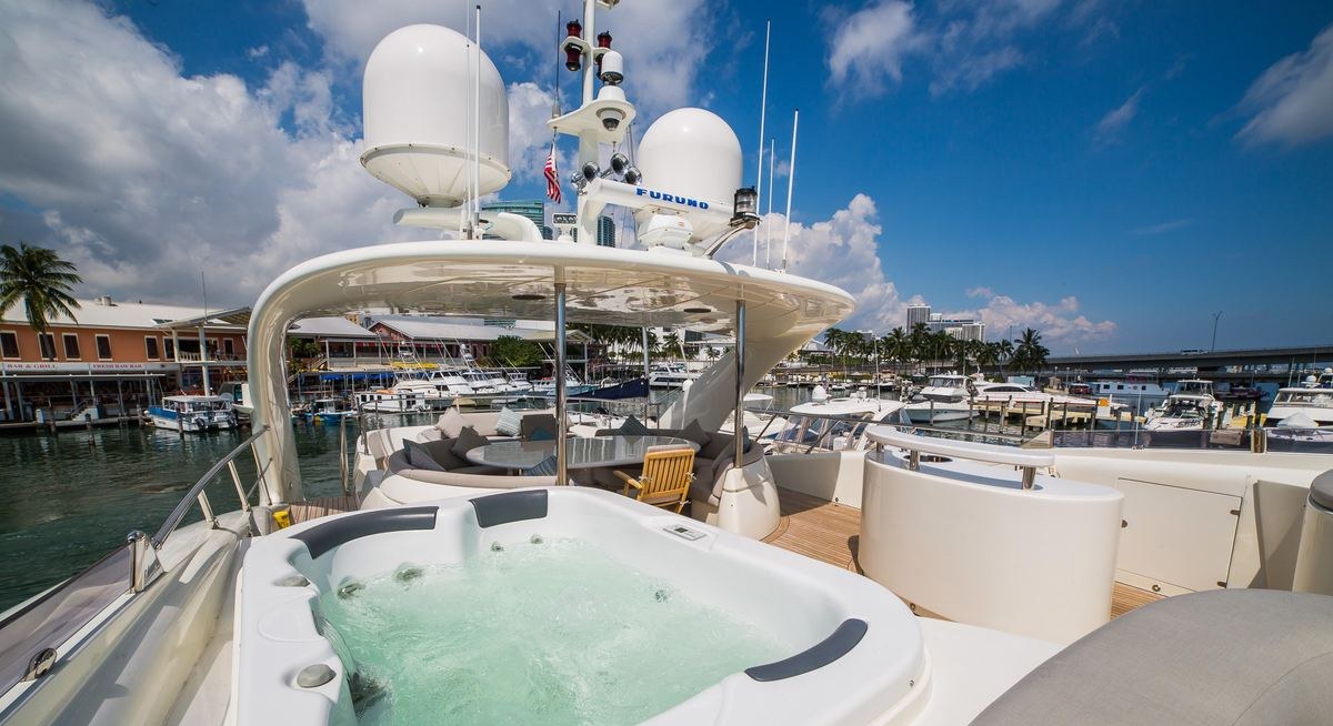 HAPPY HOUR yacht charter 2