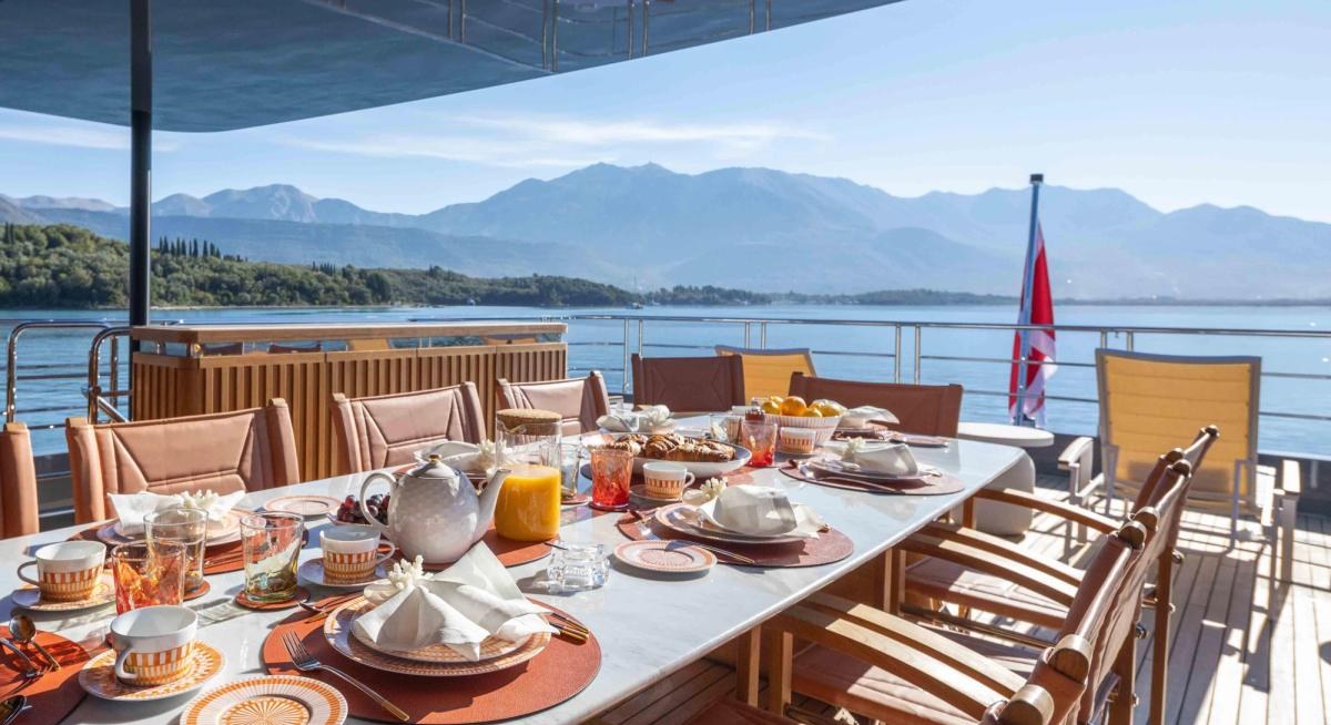 HAZE II yacht charter 3