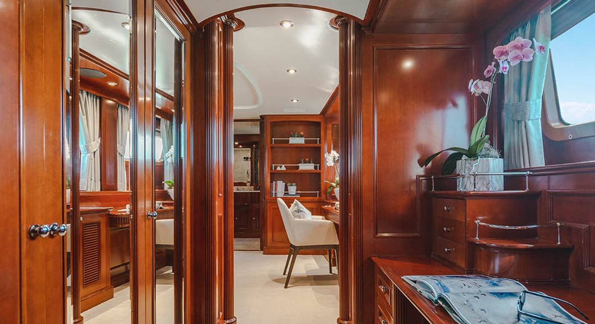 HEAVEN CAN WAIT yacht charter 4