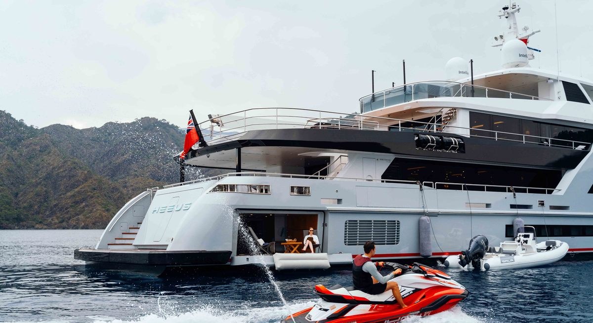 HEEUS yacht charter 5