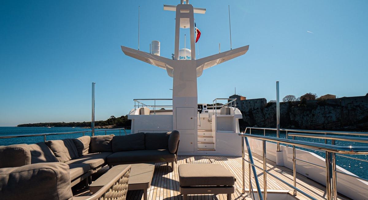 HELIAD III yacht charter 3
