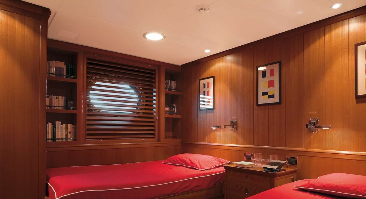 HERITAGE OF LONDON yacht charter 5
