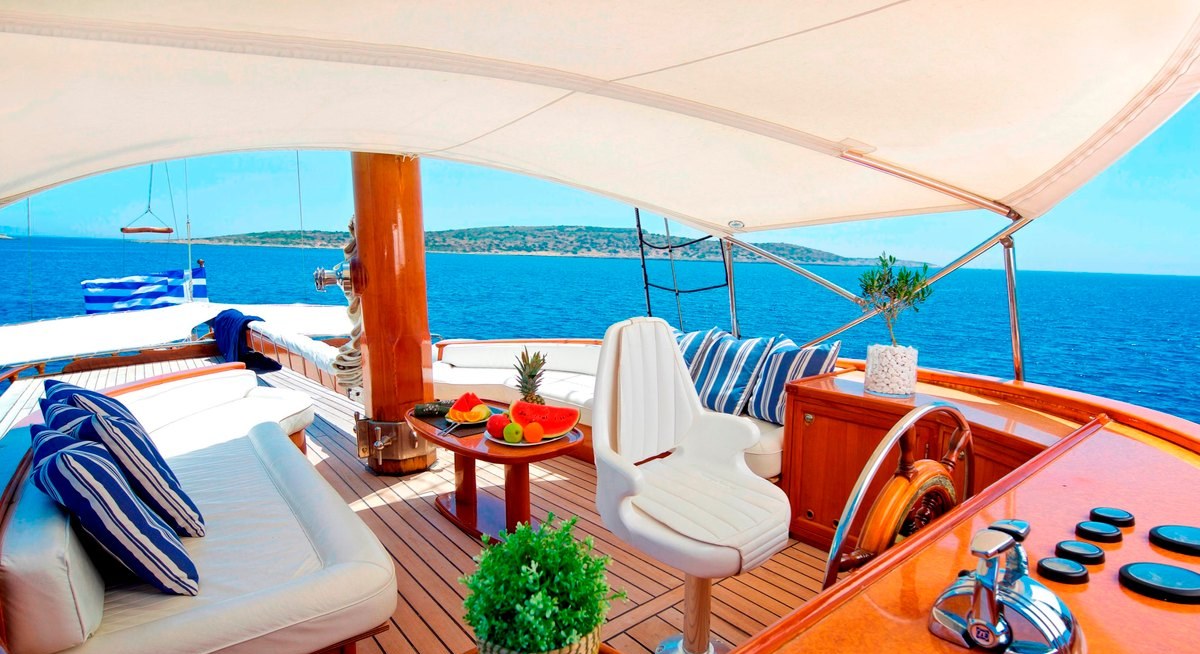 HERMINA yacht charter 3