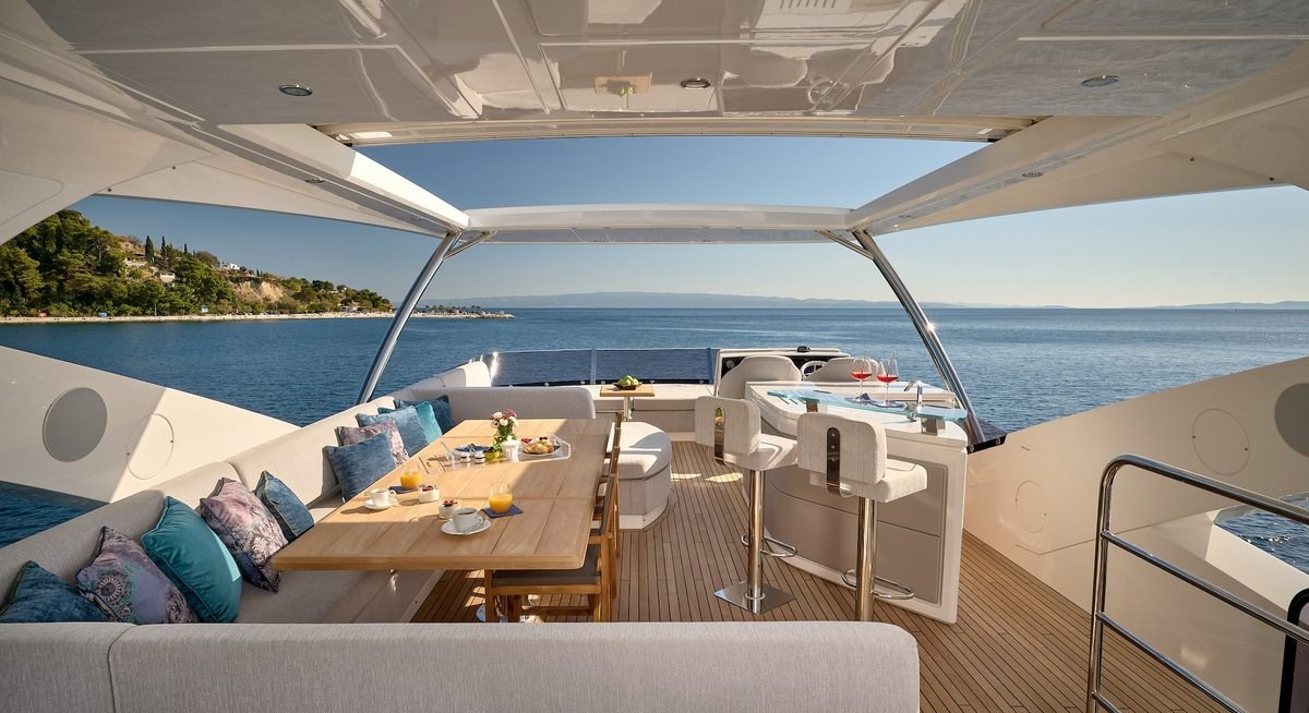HIDEAWAY yacht charter 3