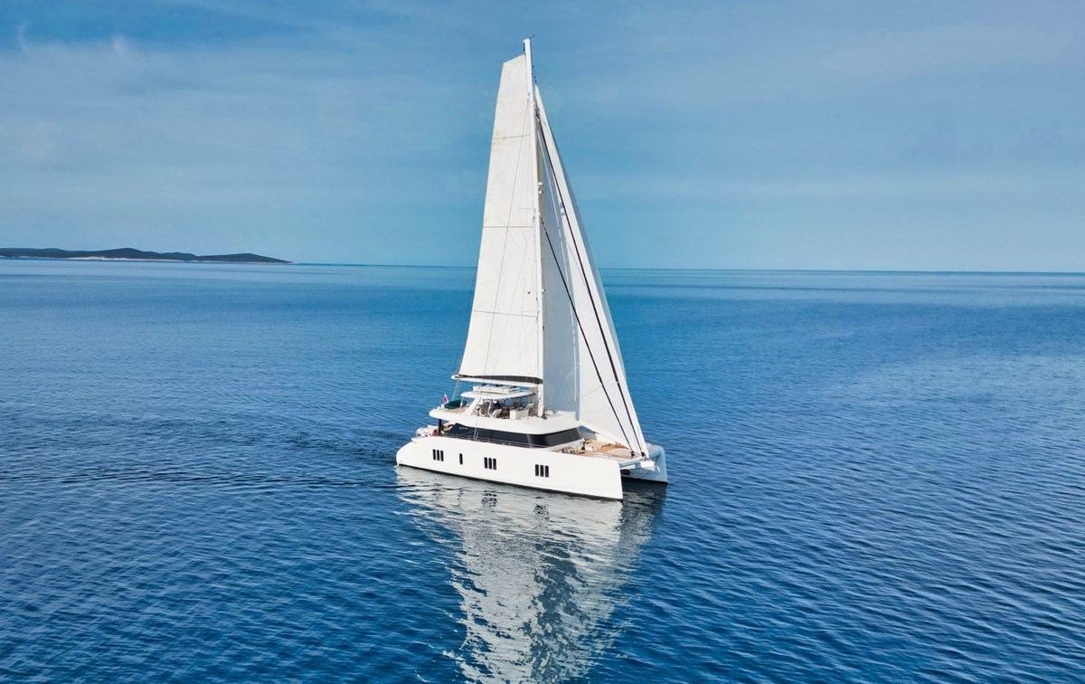 HONEYBIRD yacht charter 1