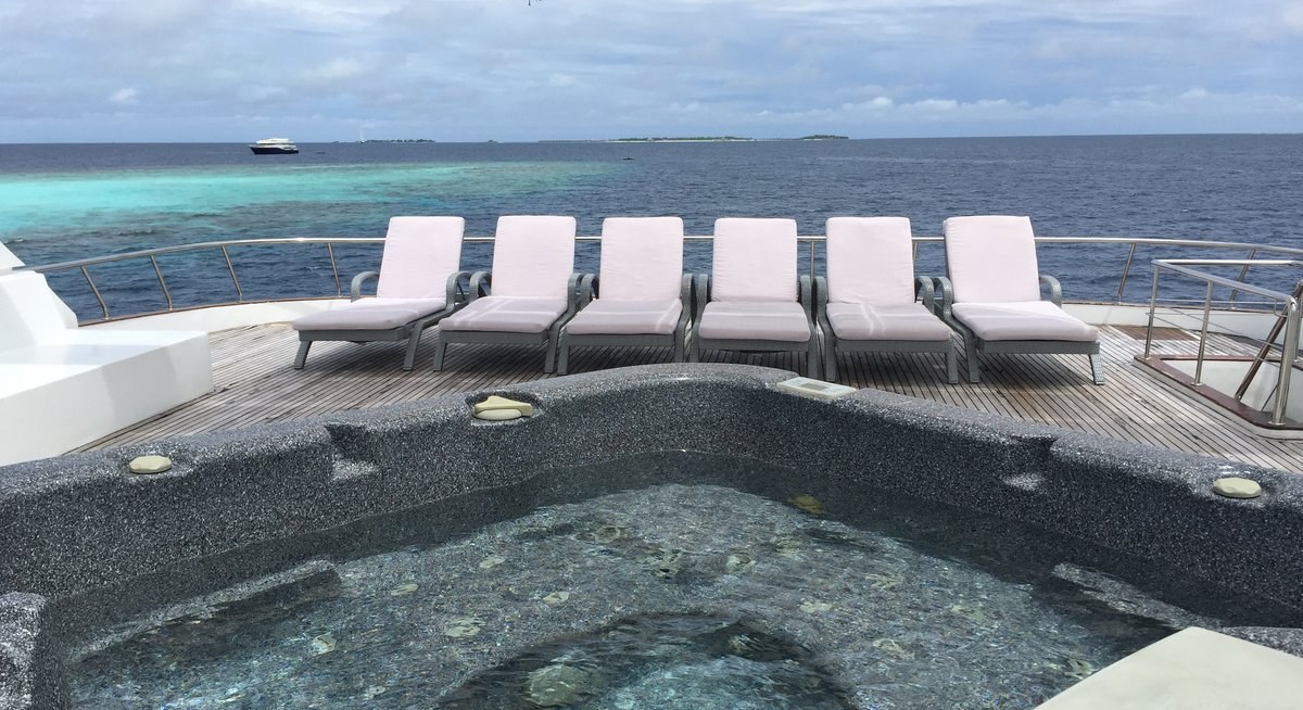 HONORS LEGACY yacht charter 3