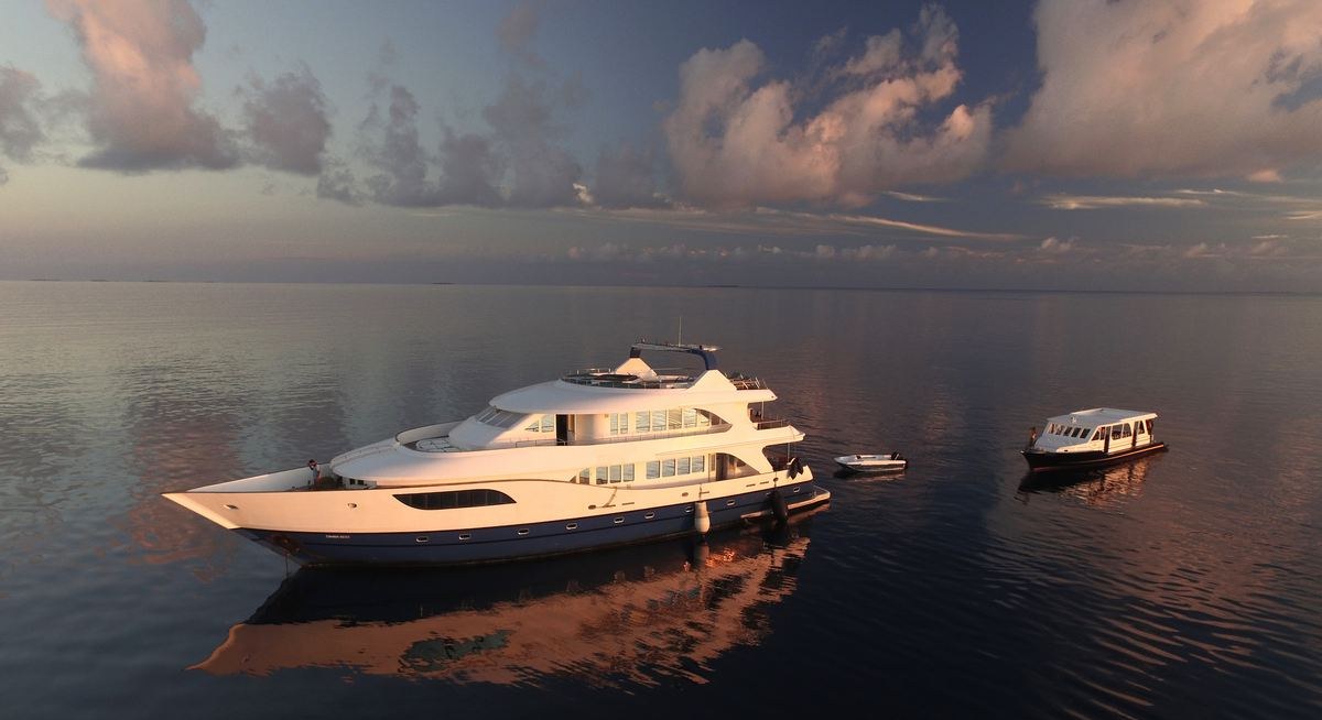 HONORS LEGACY yacht charter 5