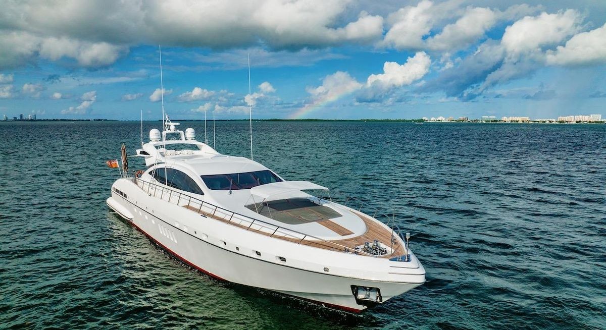 HOUDINI yacht charter 2