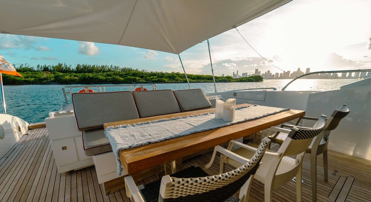 HOUDINI yacht charter 4