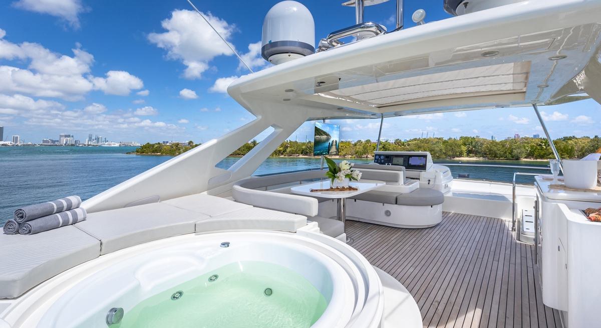 HOYA SAXA yacht charter 2