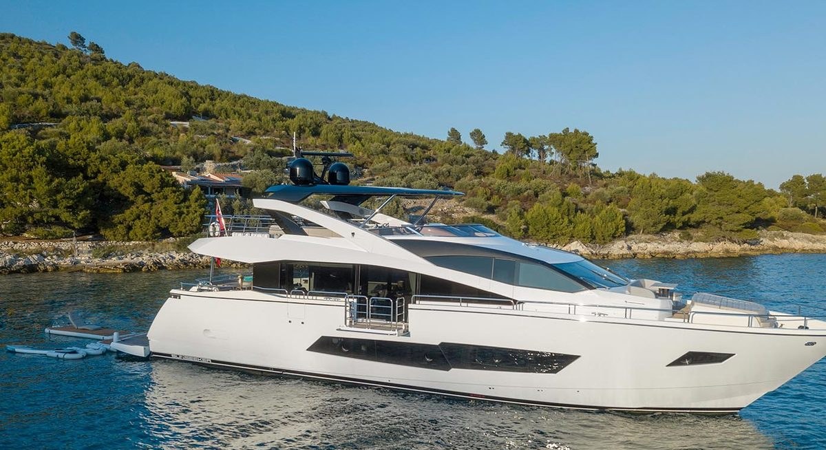 HUNKY DORY OF LONDON yacht charter 1