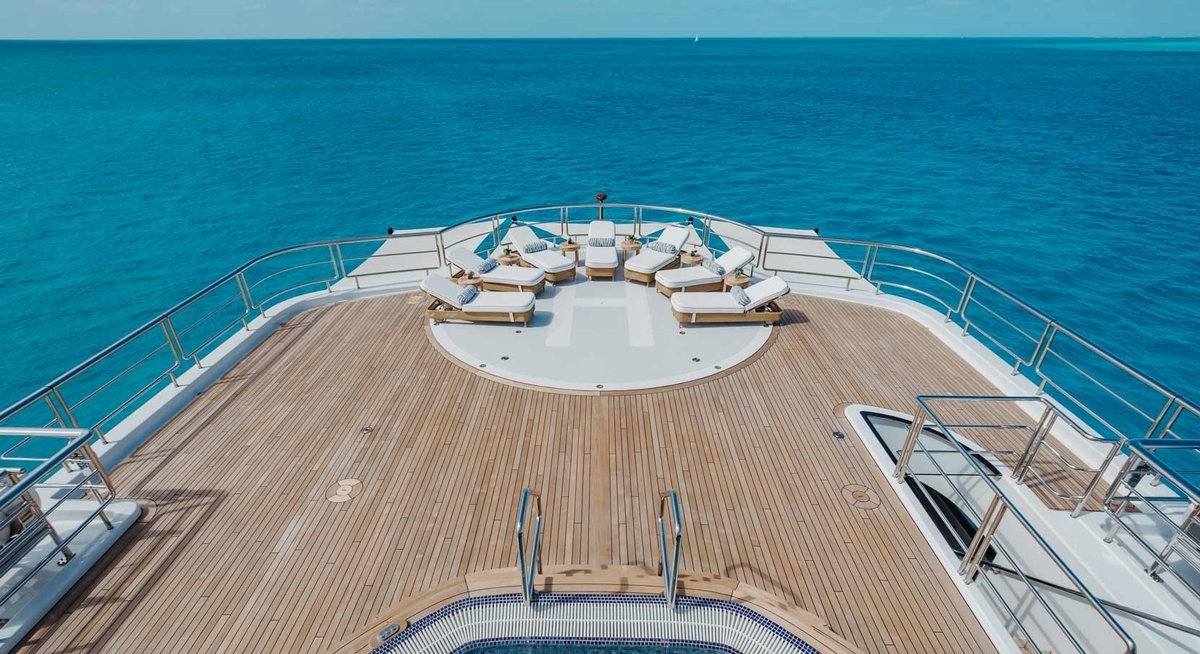 HUNTRESS yacht charter 4