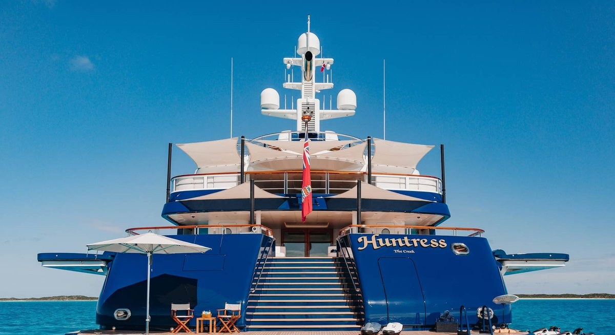 HUNTRESS yacht charter 5
