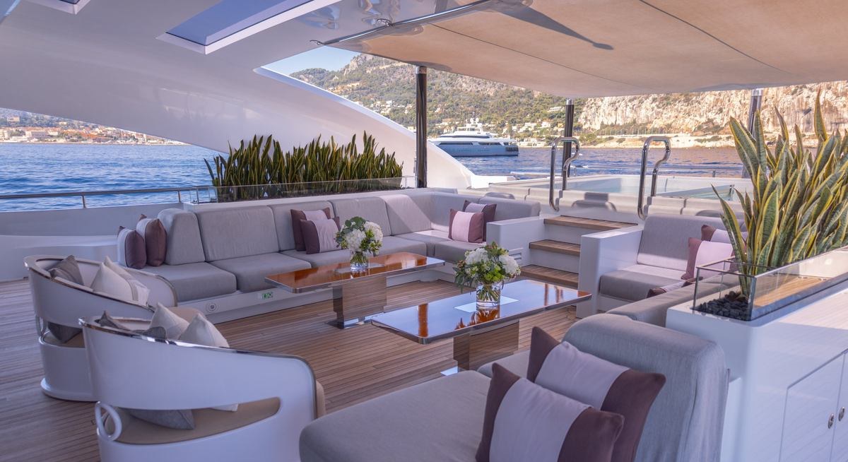 ILLUSION yacht charter 4