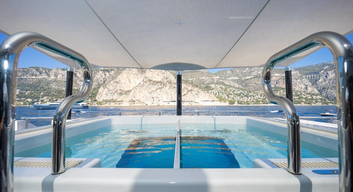 ILLUSION yacht charter 3