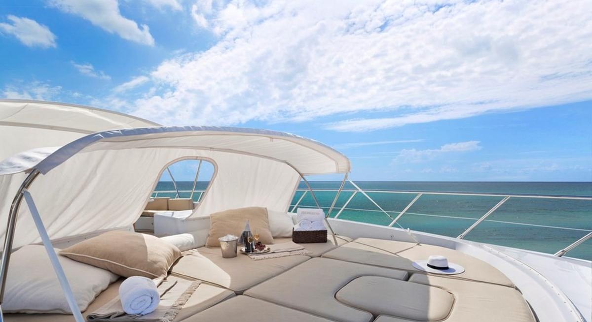 INCOGNITO yacht charter 2
