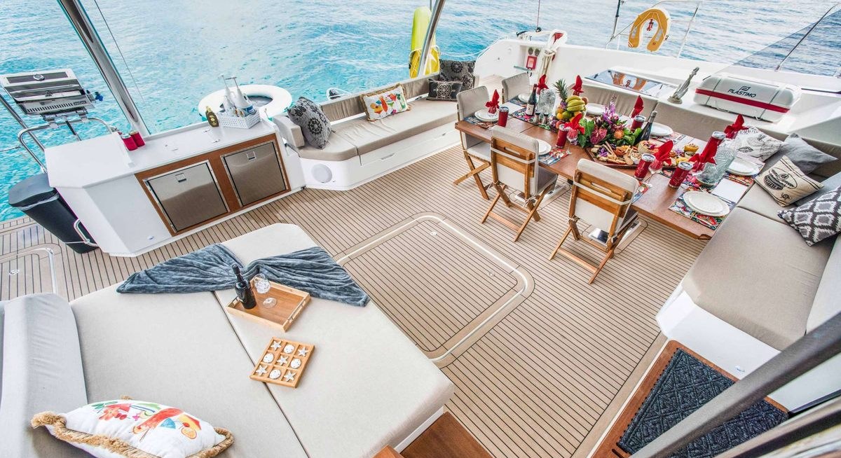 INDULGENCE yacht charter 4