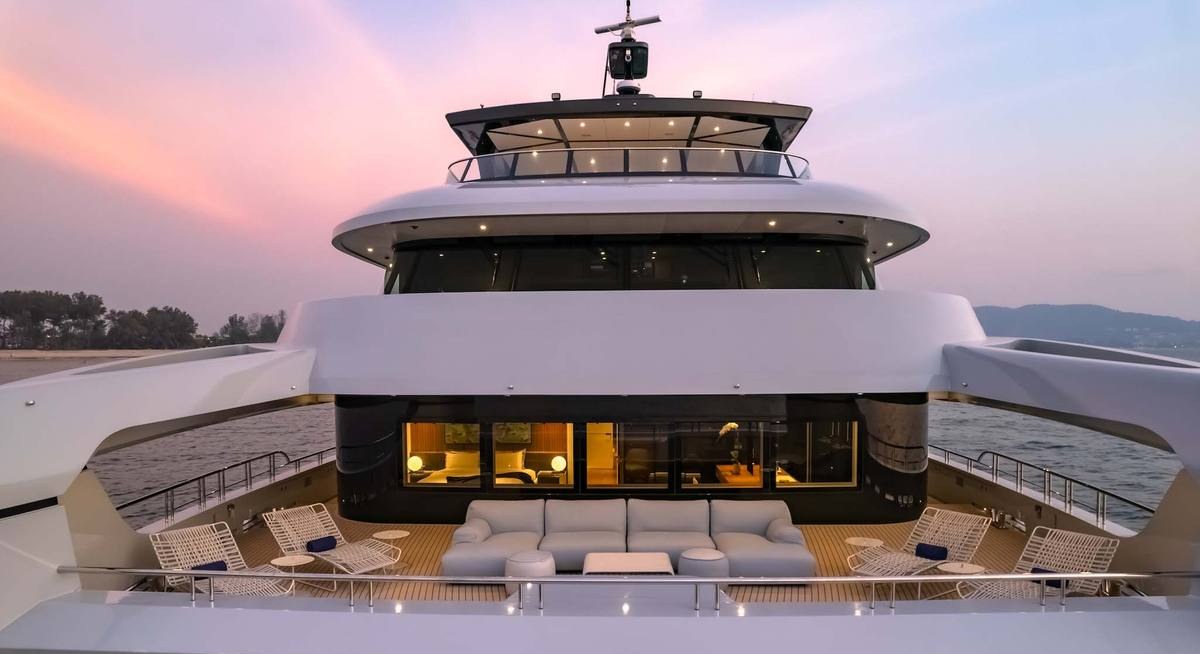 INFINITE CAT yacht charter 2