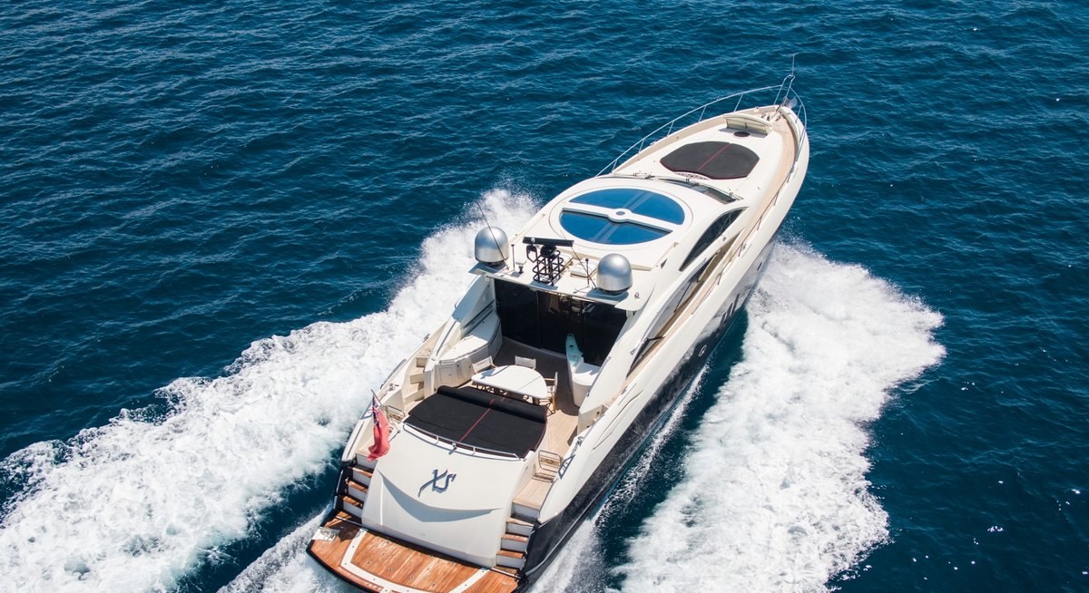 INFINITO yacht charter 4