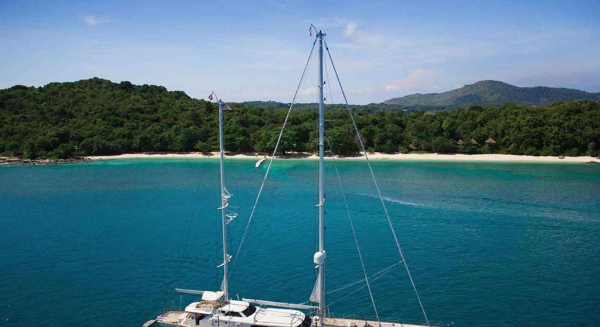 INFINIUM YACHT CHARTER yacht charter
