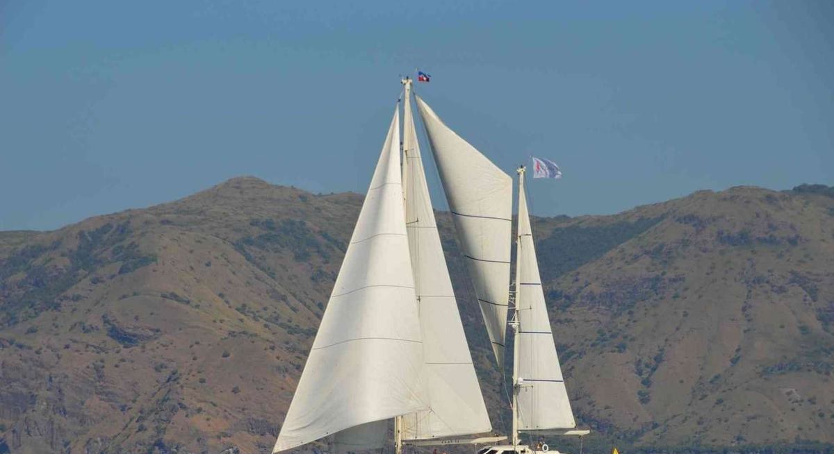 INFINIUM yacht charter 2