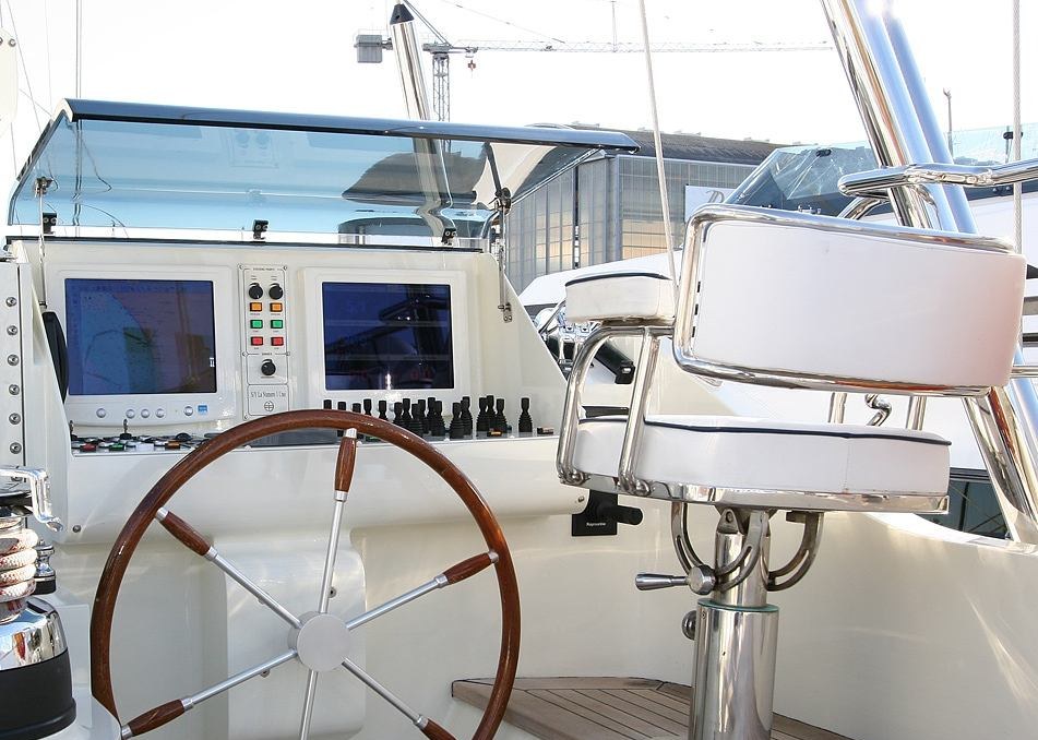 INFINIUM yacht charter 5