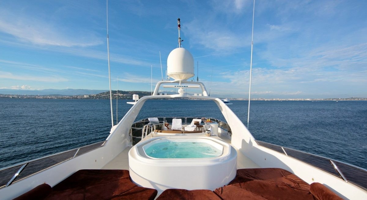 INOUIS yacht charter 2