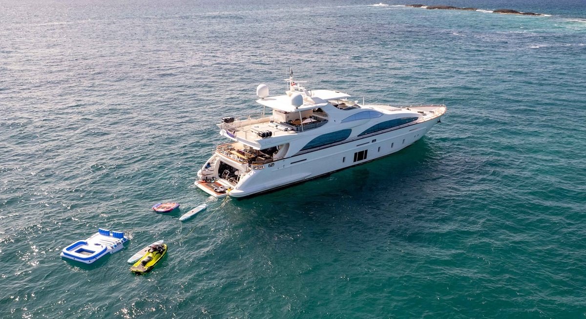 INSIEME yacht charter 5