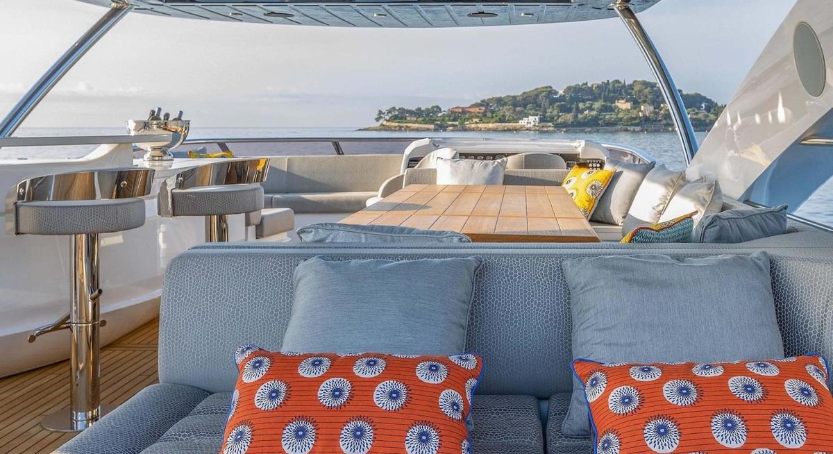 INSOMNIA yacht charter 2