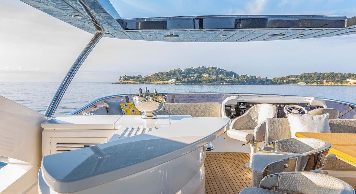 INSOMNIA yacht charter 3