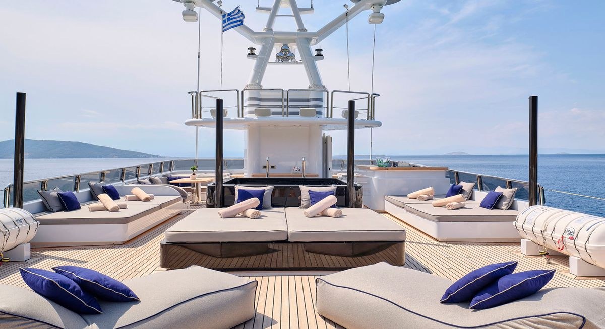 INVADER yacht charter 2