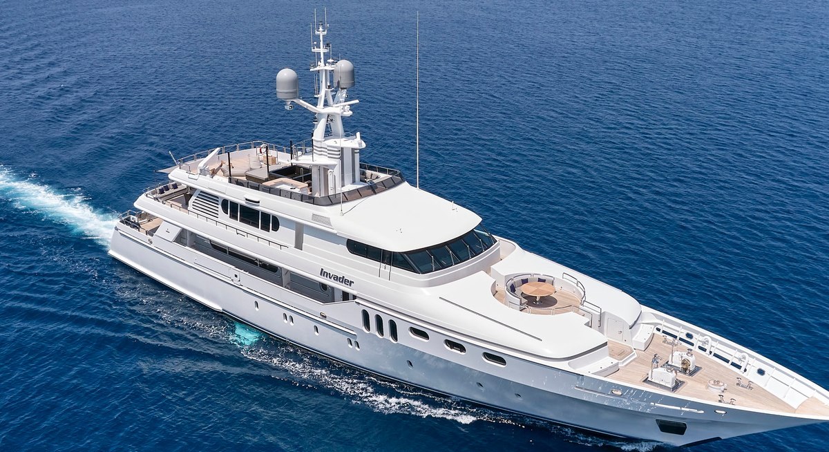 INVADER yacht charter 1