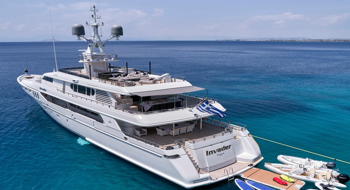 INVADER yacht charter 5