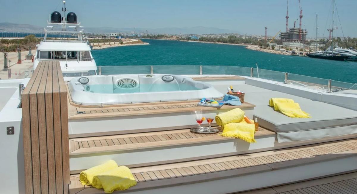 IPANEMAS yacht charter 3