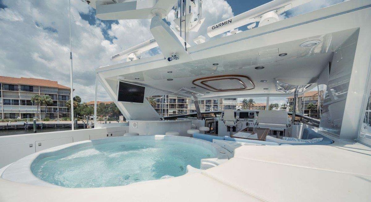 ISLAND GIRL yacht charter 3