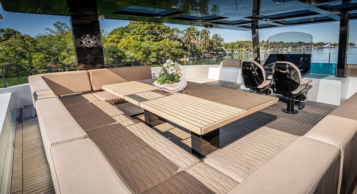 ISLAND MAJESTY yacht charter 4