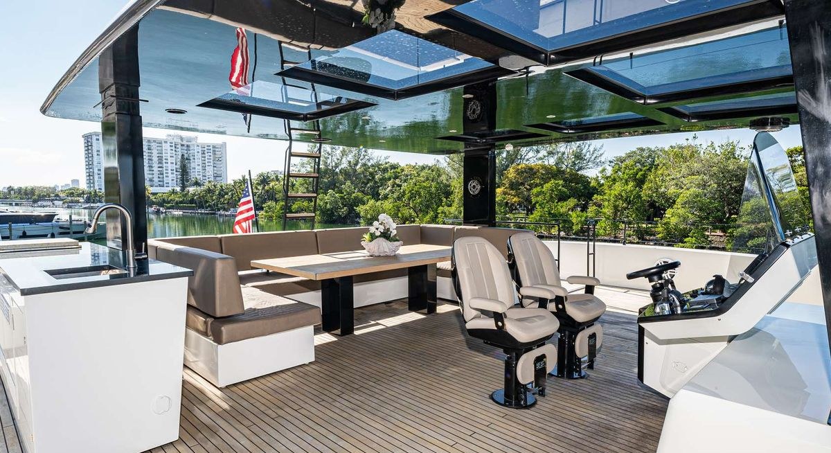 ISLAND MAJESTY yacht charter 3
