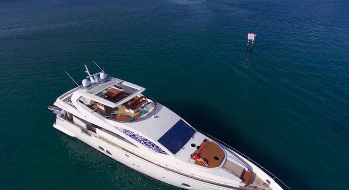 ITALIAN YACHT 85 yacht charter 3