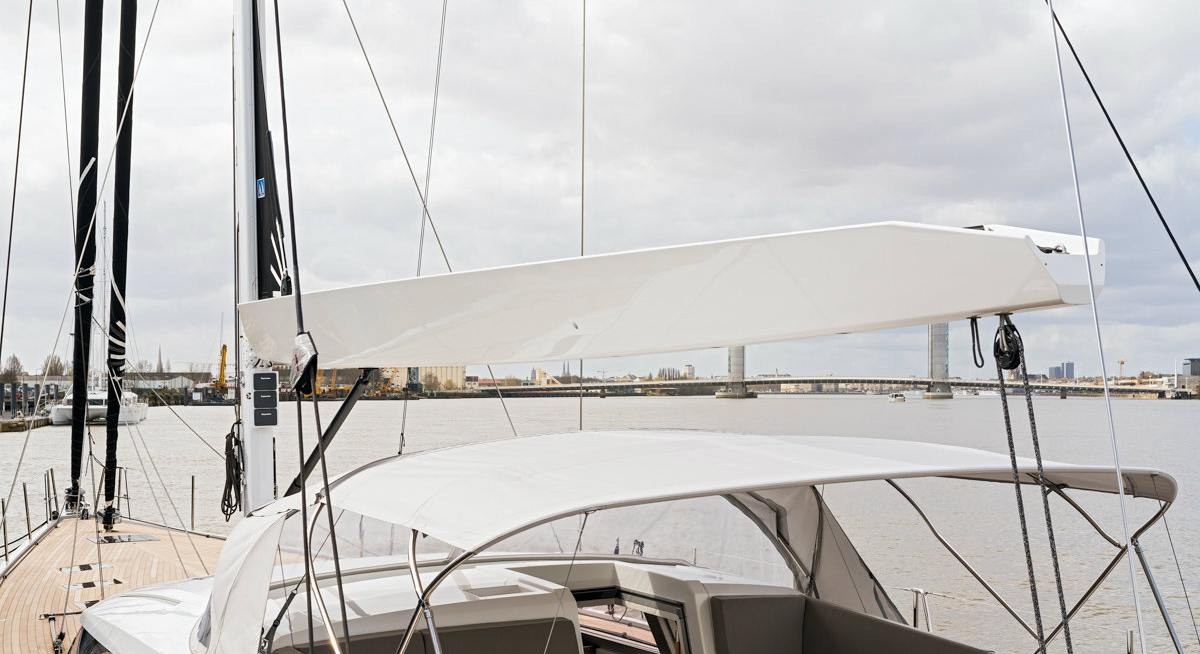 J SIX yacht charter 3
