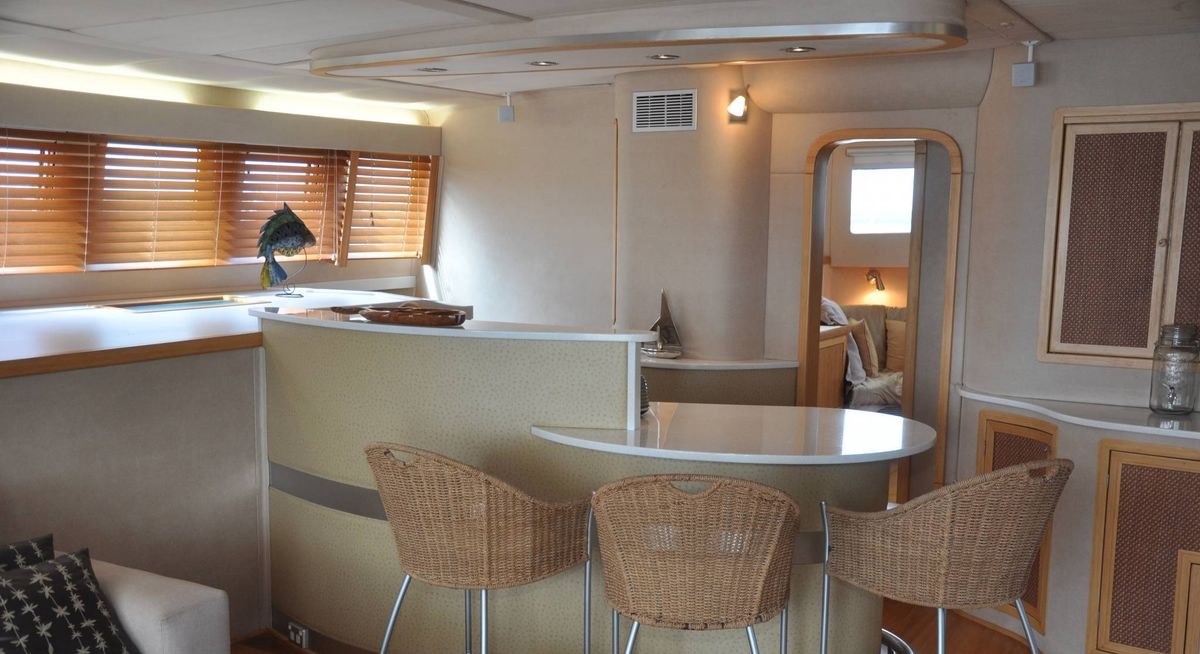 JALUN yacht charter 3