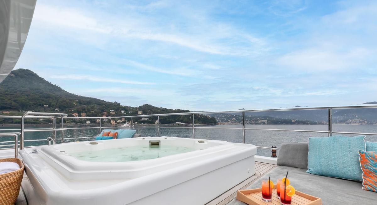 JOIA THE CROWN JEWEL yacht charter 3