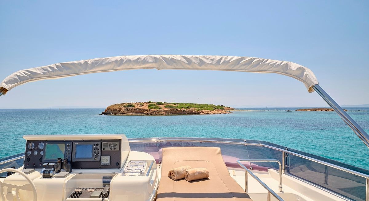 JULIE M yacht charter 4